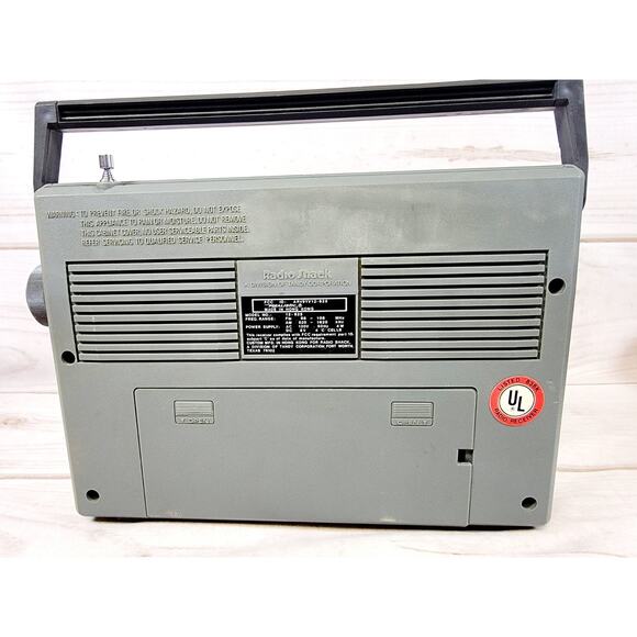 Realistic Radio Shack 12-625A FM AM Portable AC DC Radio TESTED Retro Vintage - Picture 6 of 12